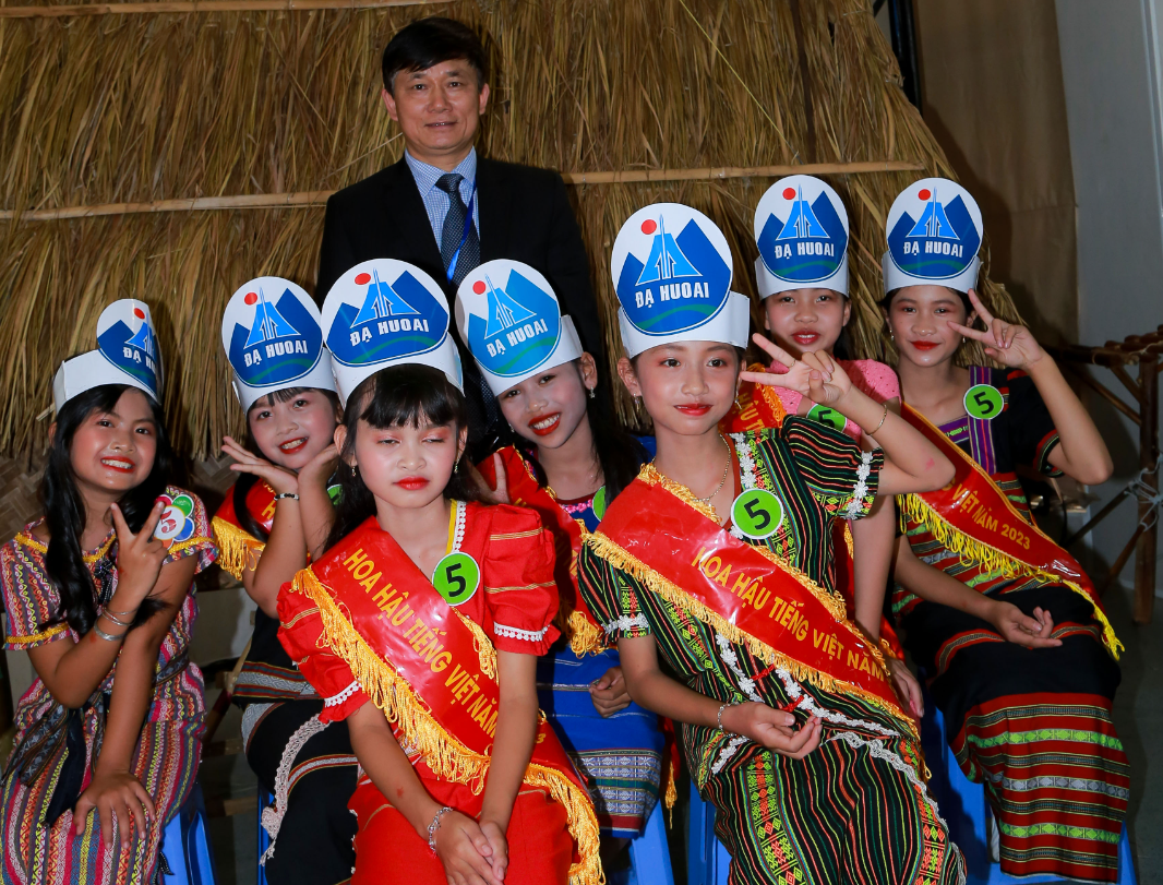 GIÁO DỤC VÀ ĐÀO TẠO VỚI NHIỆM VỤ BẢO VỆ NỀN TẢNG TƯ TƯỞNG CỦA ĐẢNG, ĐẤU TRANH PHẢN BÁC CÁC QUAN ĐIỂM SAI TRÁI, THÙ ĐỊCH